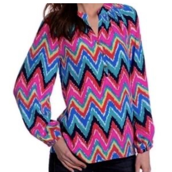 Lilly Pulitzer Elsa Silk Top Flame Stitch Pattern Vneck Smocked Shirt Sz XS - Picture 2 of 12